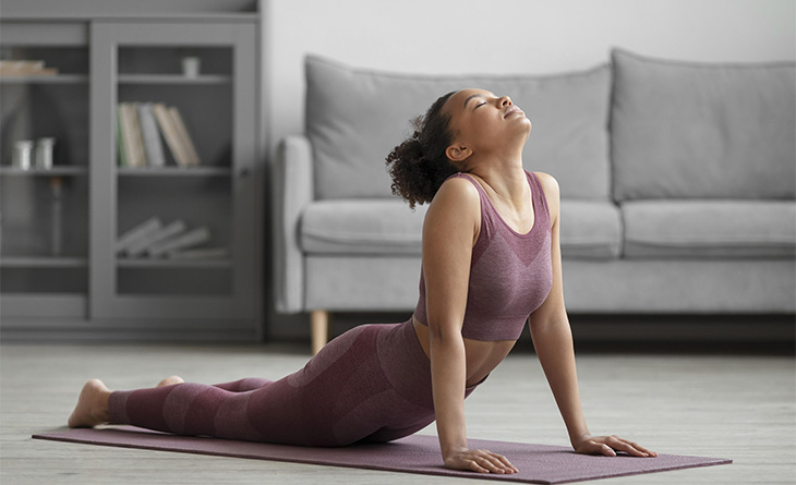 Aprenda mais sobre a prática e benefícios do yoga - Área de Mulher